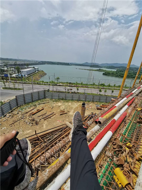 湘东区作业中发生设备损坏或人员意外，责任怎么划分？