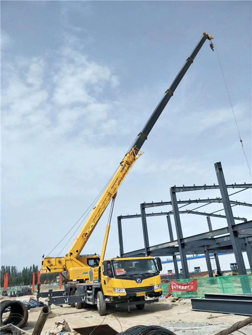 湘东区超高层建筑钢结构吊装案例